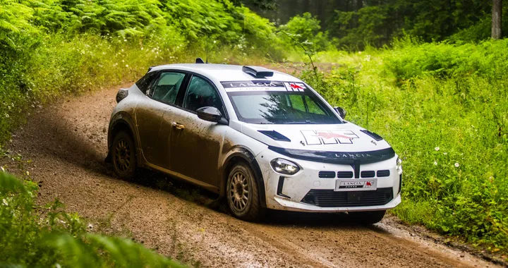 Lancia Ypsilon, Miki Biasion prova la Rally 4 HF