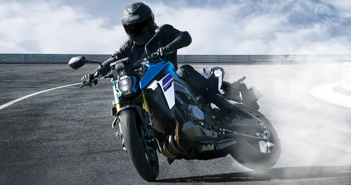 Suzuki GSX-S1000 EVO si aggiorna: motore Euro 5+ e scarico Akrapovic