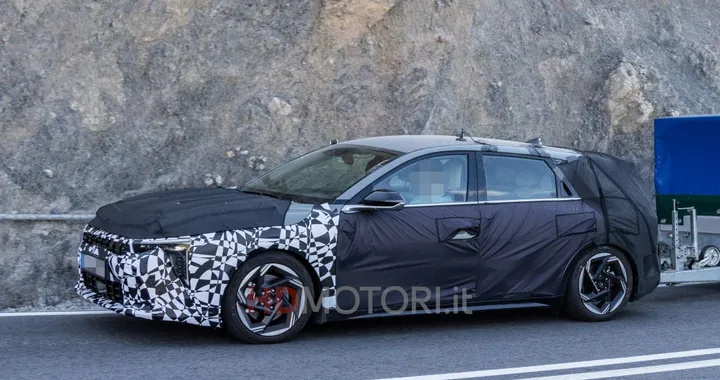 KIA Ceed 2025, la prossima generazione sarà tutta nuova. Ecco le ultime foto spia