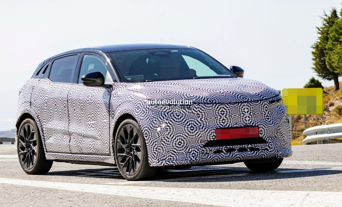 Nuova Renault Megane 2026, un restyling per rilanciarsi: test in corso, ecco le foto spia
