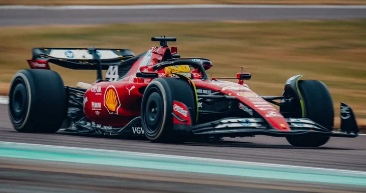 Ferrari, Hamilton a Fiorano: tra i momenti più belli della mia vita. Tifosi in delirio