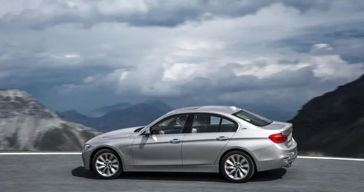 BMW 330e: la Serie 3 ibrida plug-in