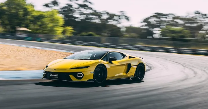 La Lamborghini Temerario si scatena sul circuito di Estoril