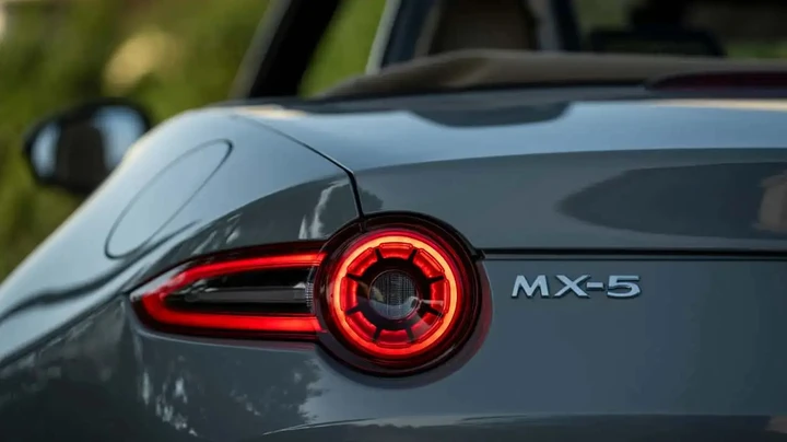 Mazda MX-5 sarà anche elettrica, c'è la conferma del CEO: peso piuma e debutto nel 2028