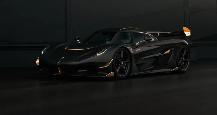Koenigsegg Jesko Attack, debutta l’hypercar con inserti in oro 24 carati
