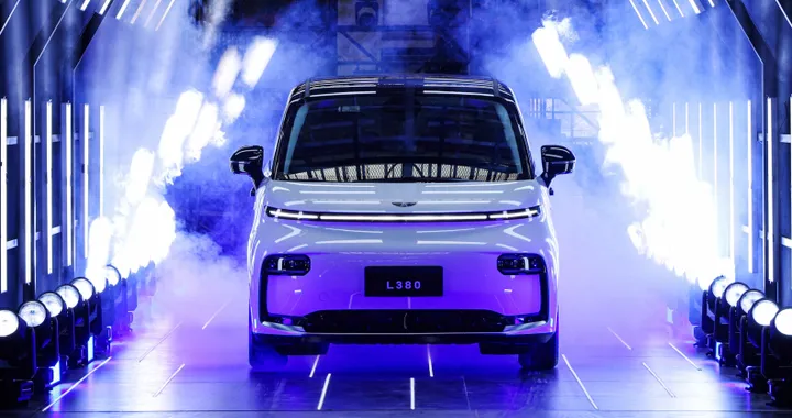 LEVC L380, parte la produzione del monovolume elettrico