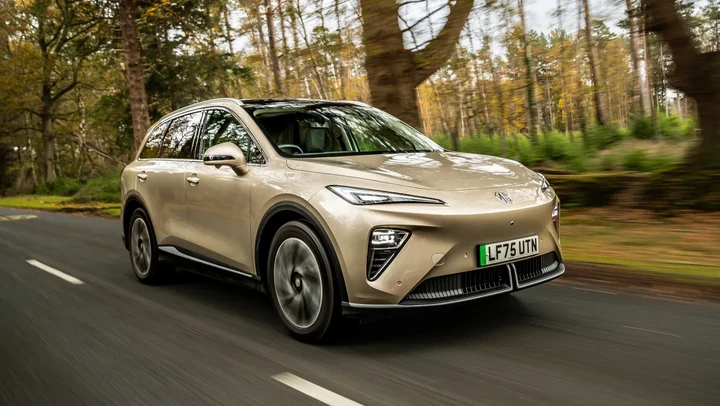 Nuova MGS6 EV si presenta: motori, autonomia e prezzi del nuovo SUV elettrico