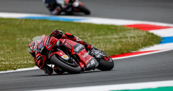 La Gazzetta del Motosport, Bagnaia vince il GP di Assen di MotoGP. Fuori Quartararo