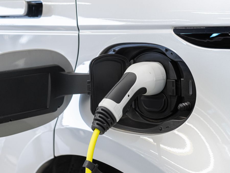 Anteprima: Tassa dell’1% al mese sulle auto aziendali non elettriche: novità in Europa