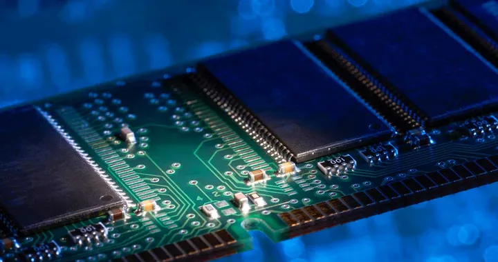 Crisi dei chip, Mercedes taglia la produzione in Germania e in Ungheria