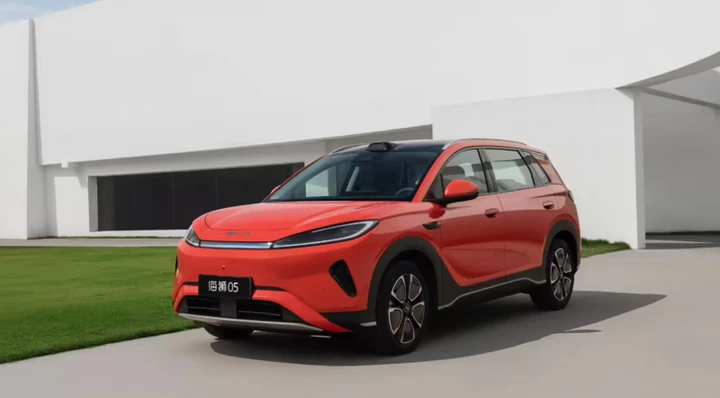 BYD svela la Sealion 05: versioni elettriche o ibride DM-i