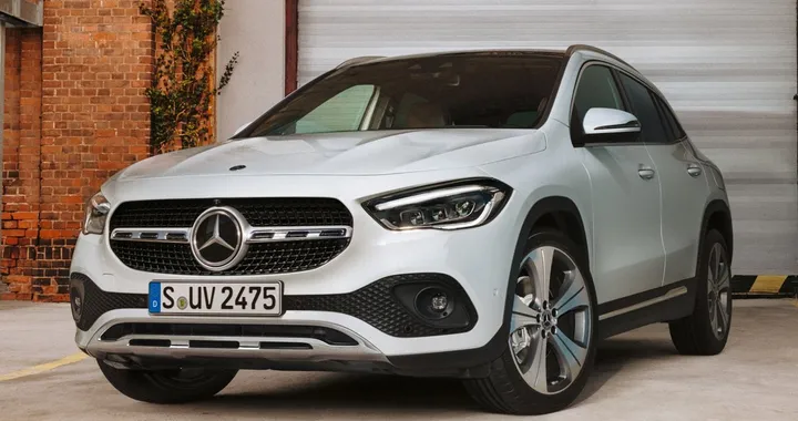 Mercedes GLA, il restyling si è fatto vedere sul circuito del Nurburgring