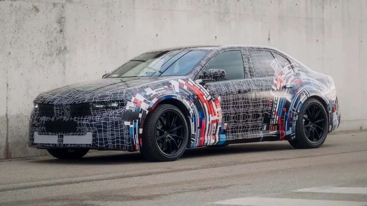 La nuova BMW M3 Elettrica danza tra le curve del Nurburgring. Video spia