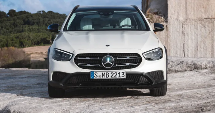Mercedes Classe E Coupé e Cabrio: il restyling debutterà il 27 maggio