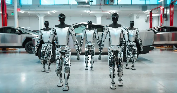 Tesla Optimus: il robot in vendita entro la fine del 2025? Musk è ottimista