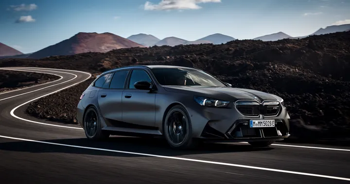 BMW M5 Touring, V8 Plug-in ed oltre 700 CV per la station wagon