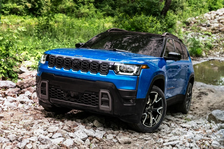 Nuova Jeep Cherokee 2026: per il suo ritorno, il SUV evolve nello stile