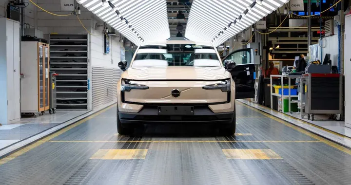 Volvo vende ancora auto a benzina, ma non ha più fabbriche per i motori termici