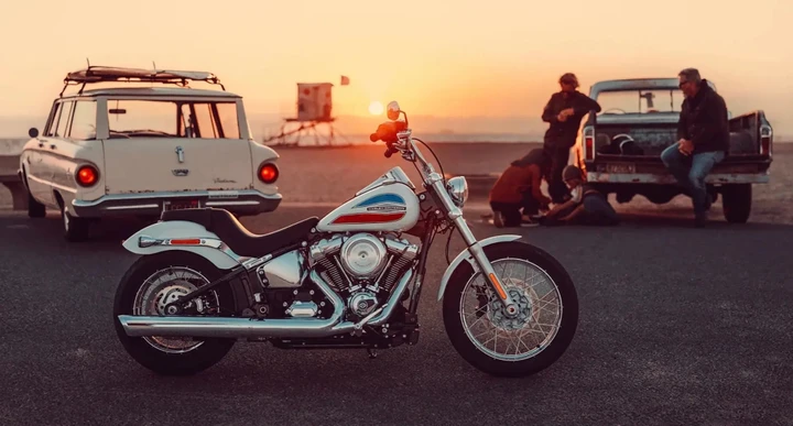 Harley-Davidson Super Glide 2026: stile vintage, ma tanta tecnologia