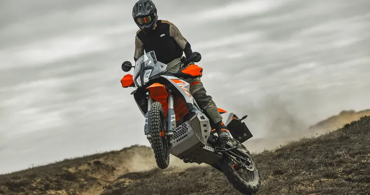 KTM 890 Adventure R: ecco come cambia per il 2025