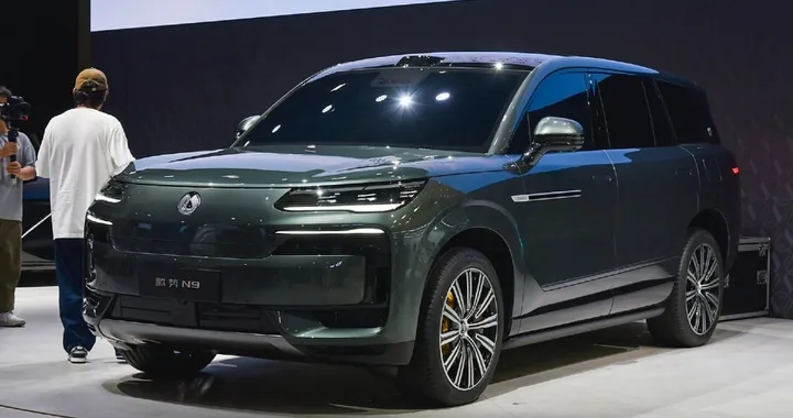 Denza N9, il nuovo SUV punta sul lusso: tutto quello che c'è da sapere