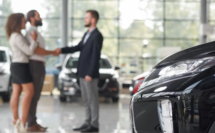 Il concessionario resta decisivo nel processo d'acquisto di un’auto