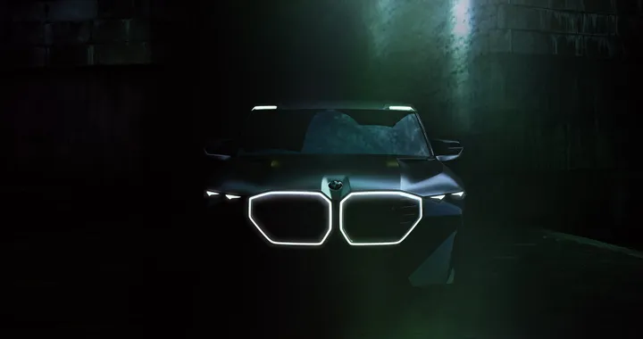 BMW XM, gustiamoci il nuovo teaser del SUV ibrido prima del debutto