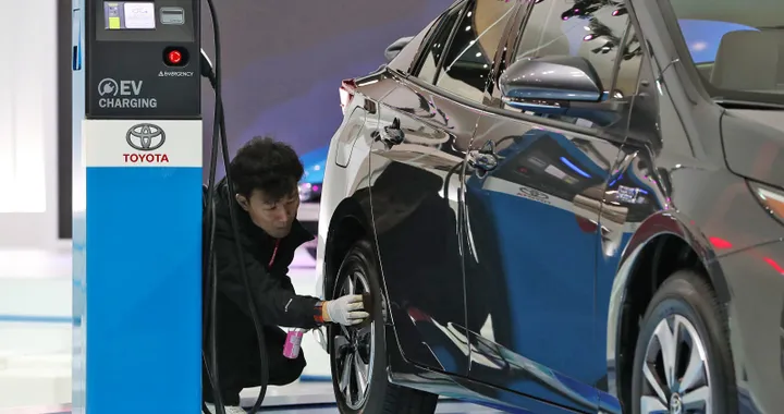 Toyota e Panasonic collaboreranno allo sviluppo di batterie 'prismatiche' per EV