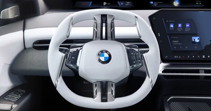 BMW Panoramic iDrive rivoluziona l'esperienza di guida: ecco come funziona