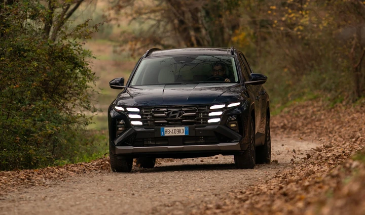 Più potenza per la nuova Hyundai Tucson Plug-in Hybrid 2026: adesso ha 288 CV