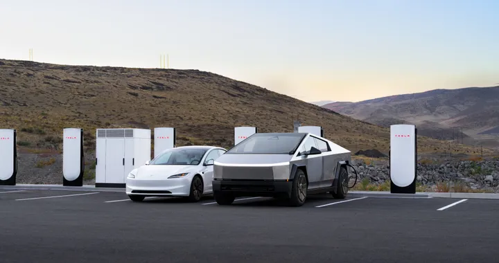 Tesla, ora i Supercharger V4 possono ricaricare a 325 kW (solo in Nord America)