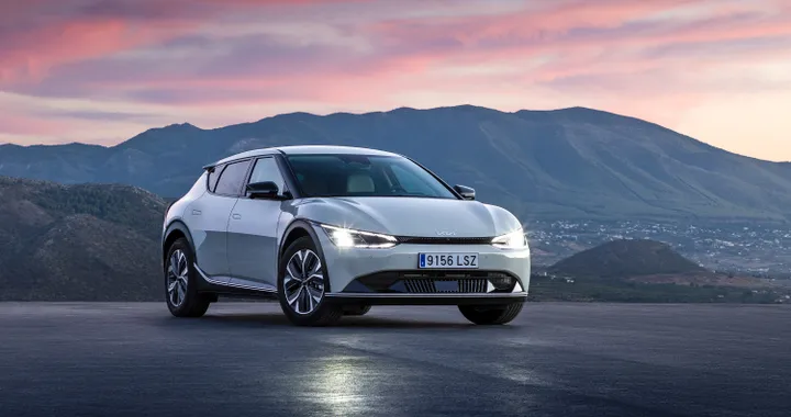 Kia EV6, le nuove foto spia del restyling