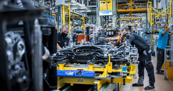 Francia e Germania discutono un piano per proteggere i produttori auto europei