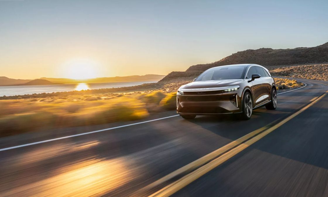 Lucid Gravity, arriva la nuova versione Touring: oltre 500 CV per il SUV elettrico