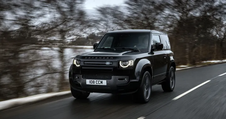 Land Rover Defender: prestazioni al top grazie al V8 da 525 CV