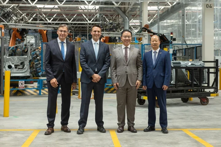 Geely e Ford uniscono le forze, nasce la joint venture per produrre auto a Valencia