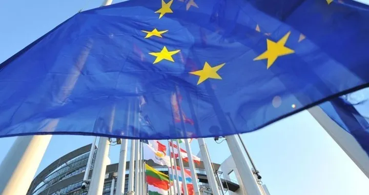 Le case automobilistiche chiedono di rivedere lo stop ai motori termici del 2035