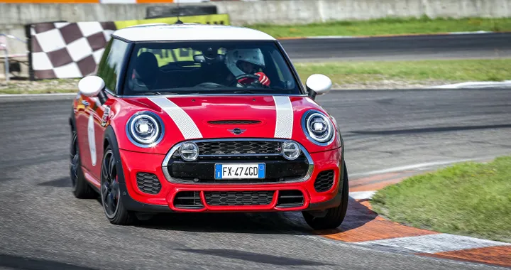 MINI Challenge 2020 scalda i motori: si riparte il 18 luglio