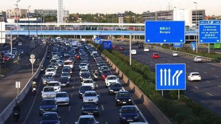 Moto in corsia d'emergenza, la svolta in Spagna ma ci sono nuove regole