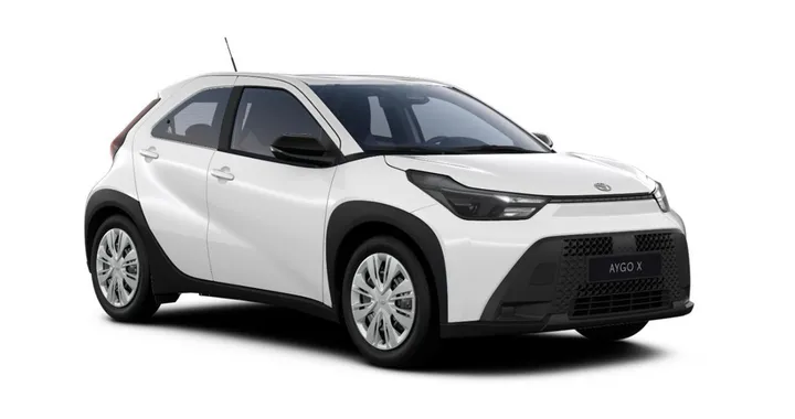 Nuova Toyota Aygo X versione base, cosa offre davvero in termini di equipaggiamento?