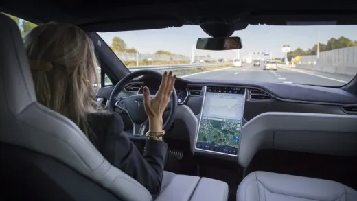 Tesla Model X salva la vita ad un uomo