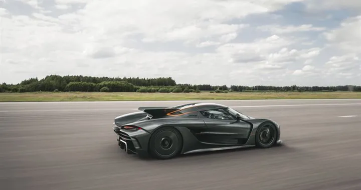 Koenigsegg Jesko Absolut, nuovo record: 0-400-0 km/h in 27,83 secondi