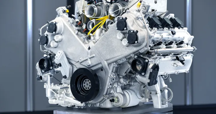 Aston Martin Valhalla disporrà di un V6 ibrido | Immagini e Video