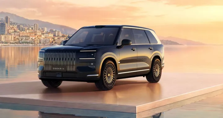 Zeekr 9X: il SUV plug-in da 897 CV arriva in Italia, prezzo da 122.610 euro