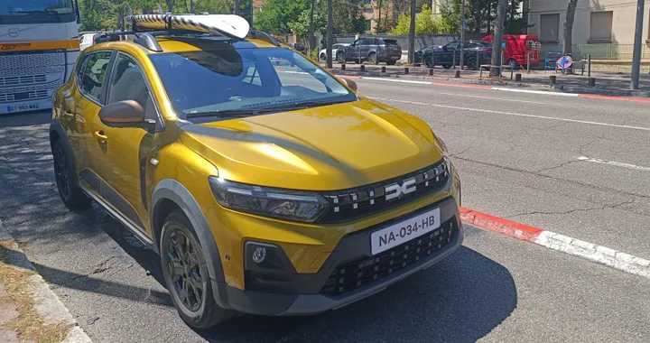 Dacia Sandero restyling, eccola: prima foto senza veli