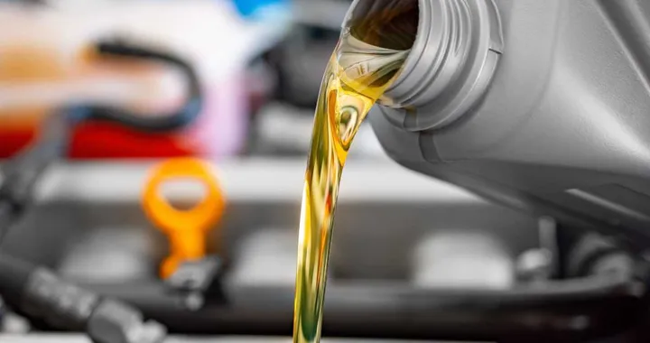 Carenza forniture olio motore, interessate anche Stellantis, Volkswagen e Toyota