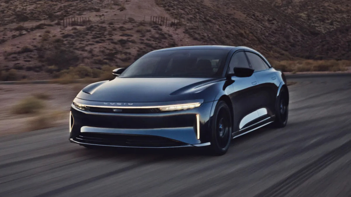 Lucid Air Sapphire, la super berlina elettrica in Europa: la Tesla Model S Plaid è avvertita