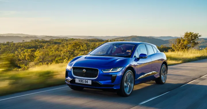 Jaguar Land Rover: dai rifiuti in plastica un materiale pregiato per le future auto