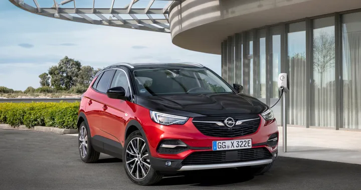 Opel Grandland X PHEV: in arrivo anche con trazione anteriore
