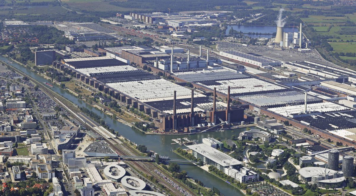 Volkswagen: le elettriche vendono troppo, ma la produzione si riduce
